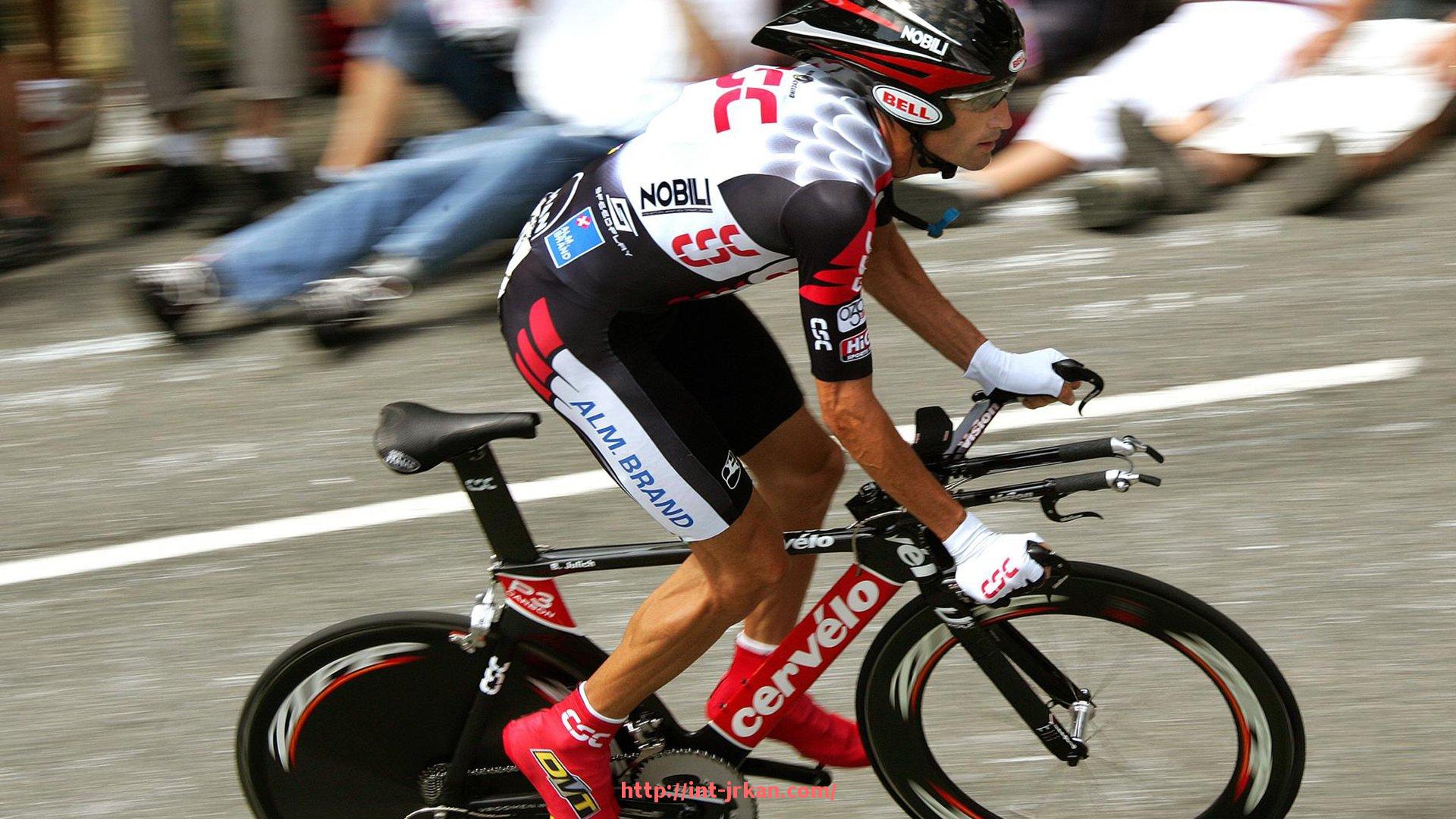 jrkan直播-各队教练风格解析:世俱杯背后的战术大师